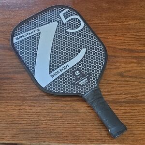 Graphite Z5 Pickleball Paddle - Black and Gray